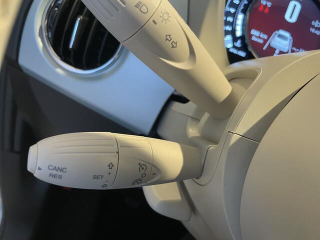 Fiat 500 1.0 Hybrid Dolcevita Clim control - Apple carplay/Android auto - Bluetooth - Cruise control - E ramen voor - Mistlampen - Multimedia voorbereiding - Panoramadak - Parkeersensoren Achter Speciale kleur Ocean green metallic