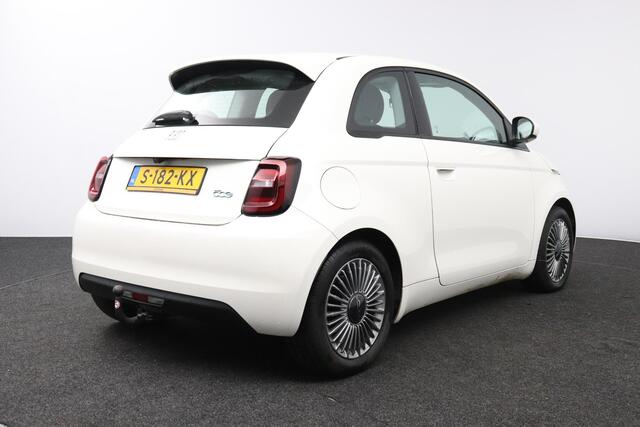 Fiat 500 Icon 42 kWh |1e Eigenaar| Fietshaak | Panoramadak | Pack Winter |