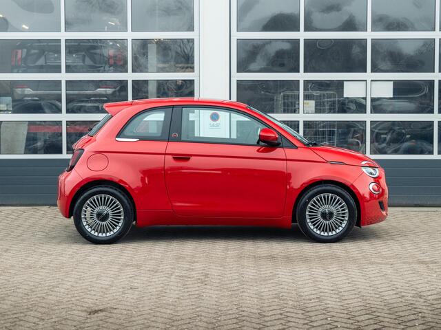 Fiat 500 Hybrid Torino Launch Edition | Private Lease ¤ 379,- | New | Clima | Carplay | PDC | Priv Glass | Rosso Passione