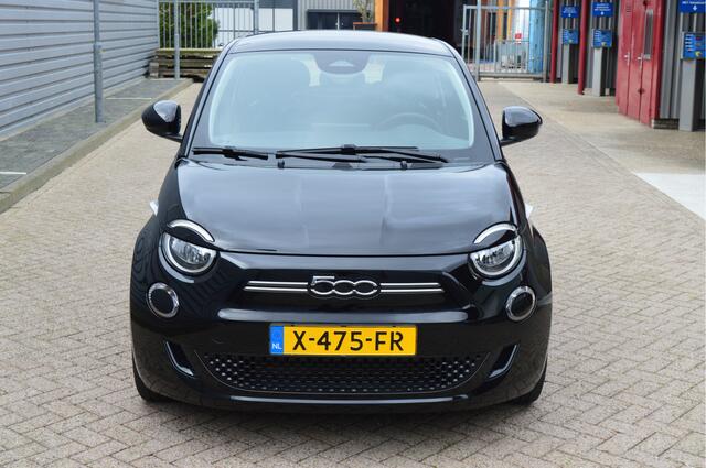 Fiat 500 Urban 42 kWh O.a: Carplay, Cruise, Clima, Bluetooth, Etc. All-in prijs!