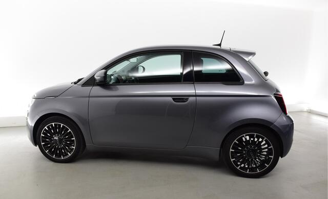 Fiat 500 Icon 42 kWh Long Range keyless entry, tr contr, cruise c, airco, verkeersbord herk, multymedia, apple carplay 17 inc velgen, esp, esc, electro motor 87 KW. 42 KWH accu!