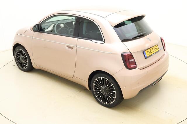Fiat 500 3+1 La Prima 42 kWh NIEUW! | ¤ 9.500 KORTING | Navigatie | Parkeersensoren voor en achter | Camera | Keyless | Lichtmetalen velgen