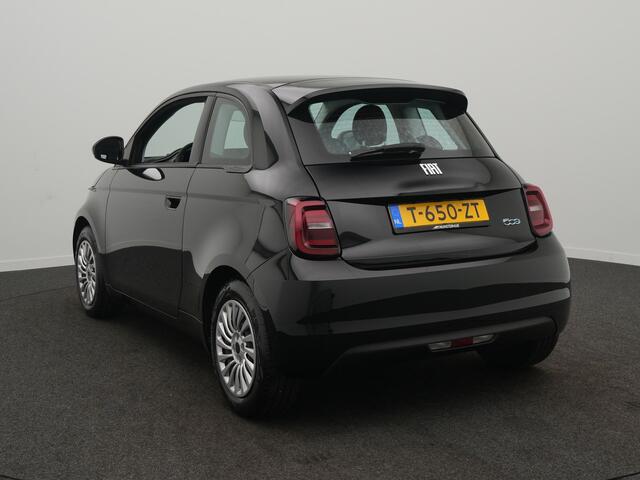 Fiat 500 Urban 42 kWh - RIJKLAARPRIJS - Grote accu 42kWh! - Volledig Elektrisch! - Apple Carplay - Android Auto