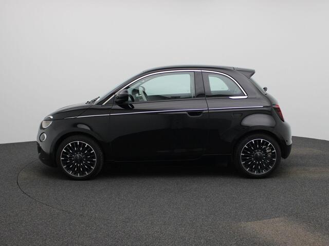 Fiat 500 500e 42 kWh La Prima | Climate Control / ECC | Licht metalen velgen 17 inch | Cruise control Adaptive | Navigatie | Lederen bekleding | Stoelverwarming | Park Distance Control voor en achter | Achteruitrijcamera |