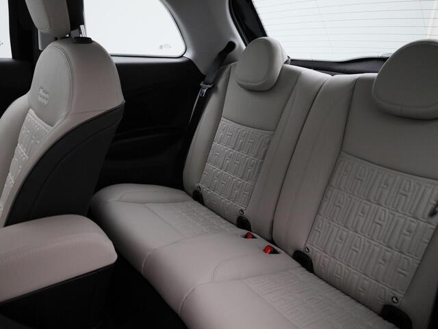 Fiat 500 500e 42 kWh La Prima | Climate Control / ECC | Licht metalen velgen 17 inch | Cruise control Adaptive | Navigatie | Lederen bekleding | Stoelverwarming | Park Distance Control voor en achter | Achteruitrijcamera |