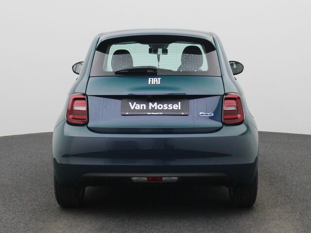 Fiat 500 500e 42 kWh Icon | Climate Control / ECC | Panoramadak | Licht metalen velgen 16 inch | Cruise control | | Navigatie | Stoelverwarming | Achteruitrijcamera |