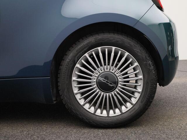 Fiat 500 500e 42 kWh Icon | Climate Control / ECC | Panoramadak | Licht metalen velgen 16 inch | Cruise control | | Navigatie | Stoelverwarming | Achteruitrijcamera |