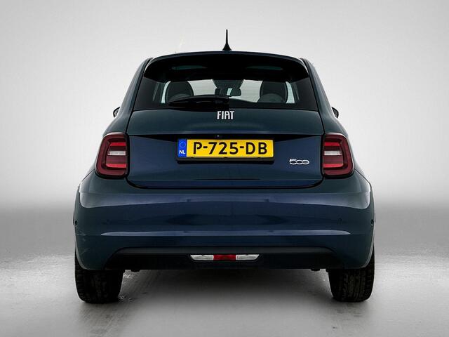 Fiat 500 La Prima 42 kWh | airco automatisch | Apple Carplay/Android | cruise control adaptief met Stop&Go en stuurhulp | lederen bekleding | lichtmetalen velgen 17" | navigatiesysteem full map | panoramadak |