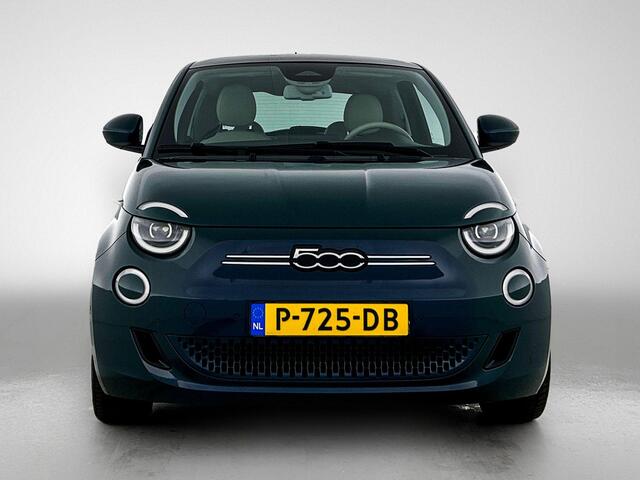 Fiat 500 La Prima 42 kWh | airco automatisch | Apple Carplay/Android | cruise control adaptief met Stop&Go en stuurhulp | lederen bekleding | lichtmetalen velgen 17" | navigatiesysteem full map | panoramadak |