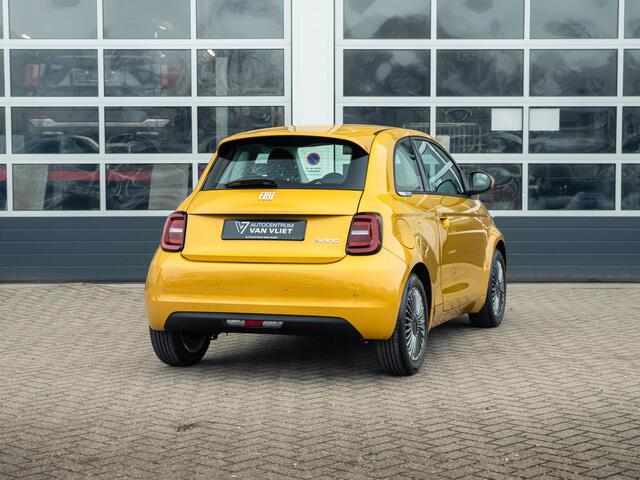 Fiat 500 Hybrid Torino Launch Edition | Clima | Carplay | PDC | Priv Glass | Sun of Italy