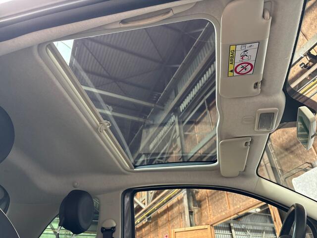 Fiat 500 1.2 Lounge (PANORAMADAK, APPLE CARPLAY, GETINT GLAS, SPORTSTOELEN, LM VELGEN, PARKEERSENSOREN, NIEUWSTAAT)