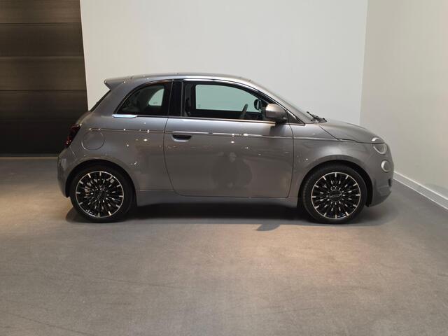 Fiat 500 La Prima 42 kWh - Apple Carplay/Android Auto - Stoelverwarming - Panoramadak - Adaptive Cruise