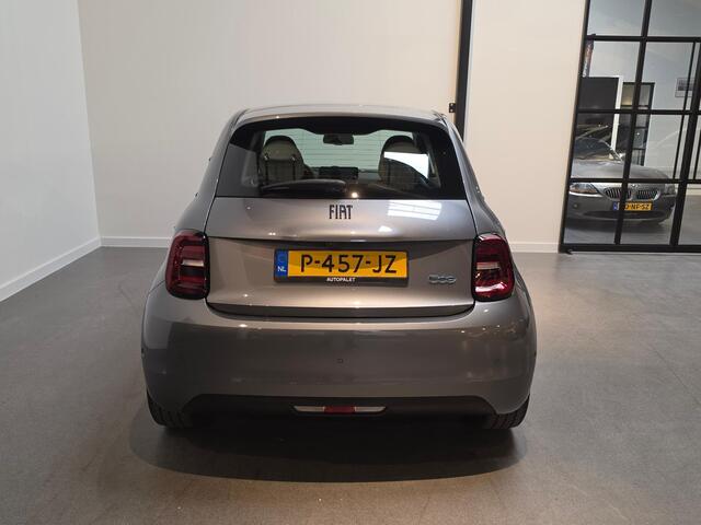Fiat 500 La Prima 42 kWh - Apple Carplay/Android Auto - Stoelverwarming - Panoramadak - Adaptive Cruise