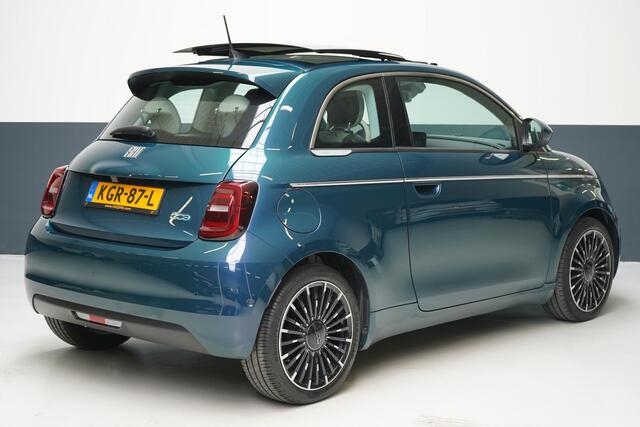 Fiat 500 La Prima 42 kWh | Schuif/kanteldak | Carplay | Adaptive cruise | Parkeersensoren | Pack winter | Lm velgen