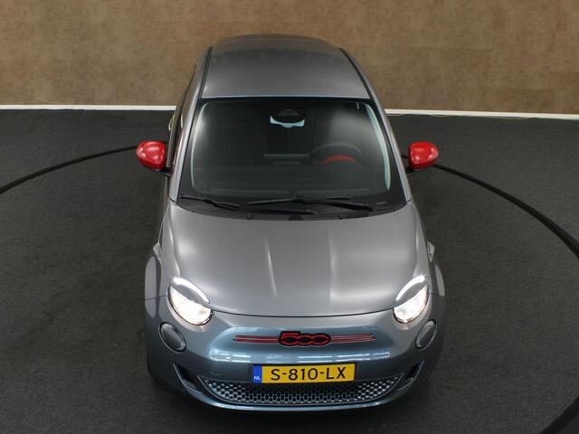 Fiat 500 RED 42 kWh - ORIGINEEL NEDERLANDSE AUTO - 3 FASE LADEN - CLIMATE CONTROL - BLUETOOTH - DAB AUDIO - LICHT METALEN VELGEN - CRUISE CONTROL - PARKEERSENSOREN ACHTER - NAVIGATIE