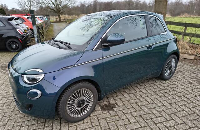 Fiat 500 E- 42KW-2023- Snelladen-Camera- Carplay-meer... - Verwacht