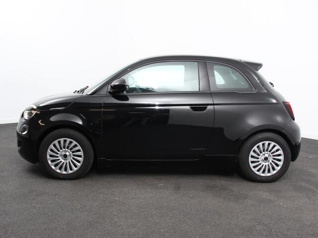 Fiat 500 Urban 42 kWh Airco Climatronic 360 Camera Stoelverwarming Keyless Wireless CarPlay Dodehoek Assistant 85 kW Charger Actieradius 320km WLTP