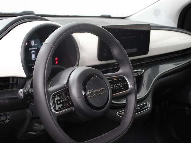Fiat 500 Urban 42 kWh Airco Climate control 360 Camera Stoelverwarming Keyless Wireless CarPlay Dodehoek Assistant 85 kW Charger Actieradius 320km WLTP