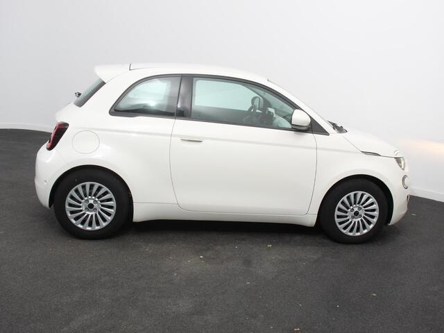 Fiat 500 Urban 42 kWh Airco Climate control 360 Camera Stoelverwarming Keyless Wireless CarPlay Dodehoek Assistant 85 kW Charger Actieradius 320km WLTP