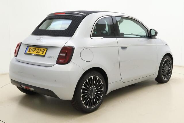 Fiat 500 1.0 Hybrid La Prima Cabrio | DEMO | Lederen bekleding | Camera | 8 Jaar speciale garantie | Parkeersensoren | Climate control