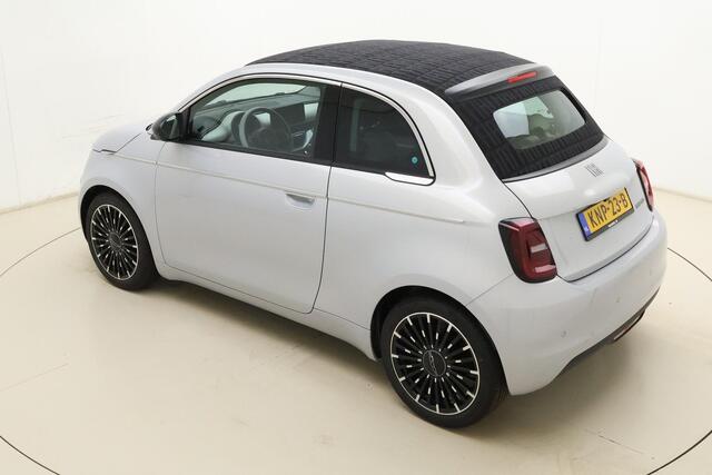 Fiat 500 1.0 Hybrid La Prima Cabrio | DEMO | Lederen bekleding | Camera | 8 Jaar speciale garantie | Parkeersensoren | Climate control