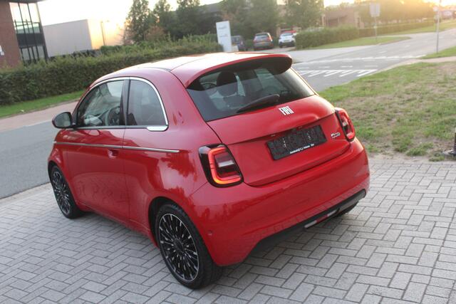 Fiat 500 La Prima 42 kWh Pano-Clima-Cruise-Led-Navi-Leder-Camera-JBL 6.000 KM !!