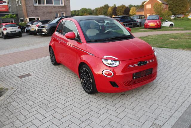 Fiat 500 La Prima 42 kWh Pano-Clima-Cruise-Led-Navi-Leder-Camera-JBL 6.000 KM !!