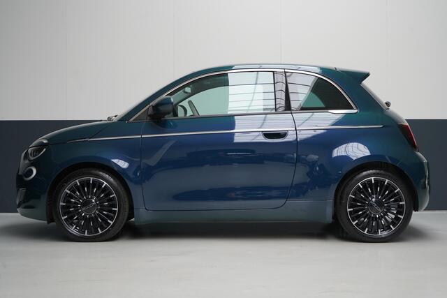 Fiat 500 La Prima 42 kWh | SoH 94,9% | Navigatie | Carplay | Climate control | Cruise control | Lm velgen |