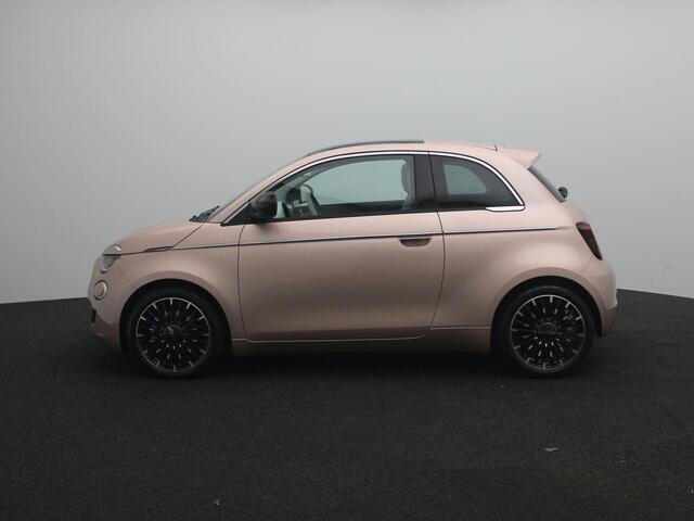 Fiat 500 1.0 Hybrid La Prima | 17"Lichtmetalen Velgen | Navigatie | Camera | Lederen Stoelbekleding | Tot 8 jaar Speciale Garantie!