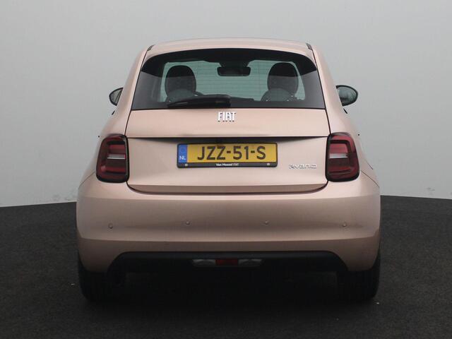 Fiat 500 1.0 Hybrid La Prima | 17"Lichtmetalen Velgen | Navigatie | Camera | Lederen Stoelbekleding | Tot 8 jaar Speciale Garantie!