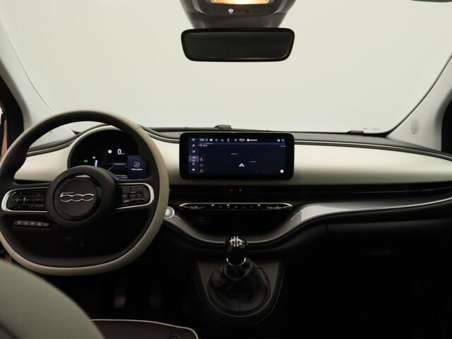 Fiat 500 1.0 Hybrid La Prima | 17"Lichtmetalen Velgen | Navigatie | Camera | Lederen Stoelbekleding | Tot 8 jaar Speciale Garantie!