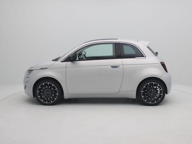 Fiat 500 La Prima 42 kWh | Leder | Camera | 17" Velgen | JBL Audio | DEMO