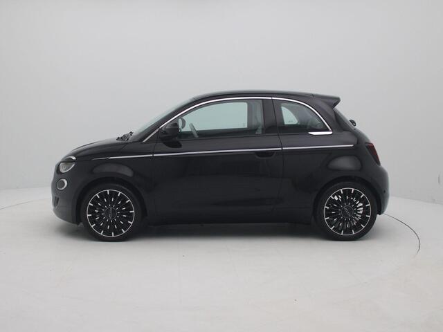 Fiat 500 La Prima 42 kWh | Navigatie | Apple Carplay | Camera | Stoelverwarming|