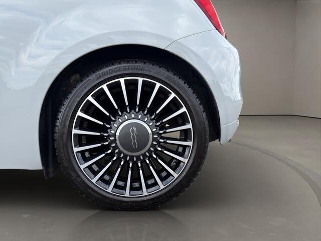 Fiat 500 1.0 Hybrid Launch Edition 2021 GRIJS | Beats | Panoramadak