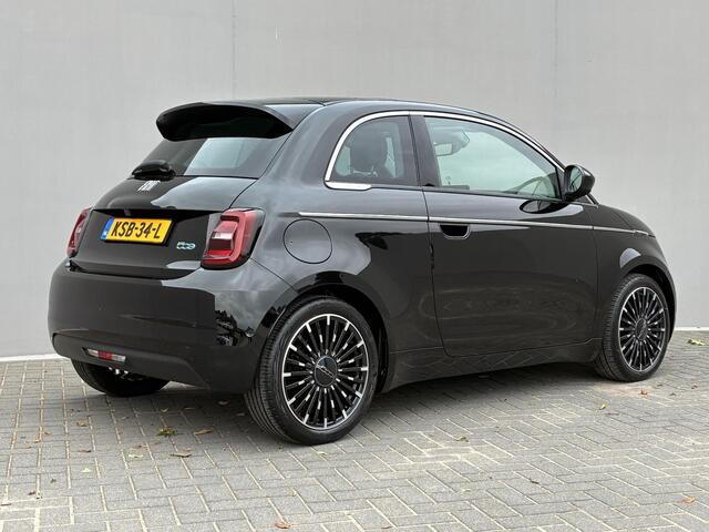 Fiat 500 La Prima 42 kWh / SOH 94% / Apple Carplay/Android Auto / Achteruitrijcamera / Adaptieve Cruise Control / Lichtmetalen Velgen 17" / Navigatie / 3-fase / Snelladen /