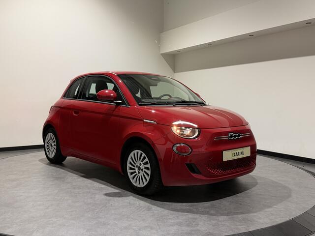 Fiat 500 3+1 42 kWh | Apple CarPlay - Android Auto | Stoelen verwarmd | Dodehoek detectie