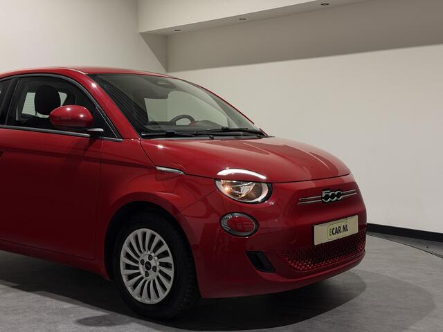 Fiat 500 3+1 42 kWh | Apple CarPlay - Android Auto | Stoelen verwarmd | Dodehoek detectie