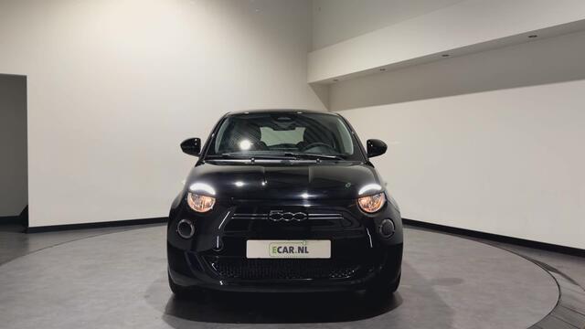 Fiat 500 3+1 42 kWh | Apple CarPlay - Android Auto | Stoelen verwarmd | Dodehoek detectie