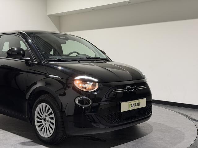 Fiat 500 3+1 42 kWh | Apple CarPlay - Android Auto | Stoelen verwarmd | Dodehoek detectie