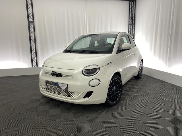 Fiat 500 La Prima 42 kWh | Apple carplay | Navi | Camera | Leer | Stoelverwarming | Armsteun | Dodehoekdet.