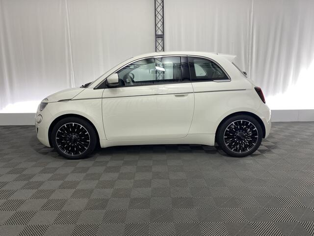 Fiat 500 La Prima 42 kWh | Apple carplay | Navi | Camera | Leer | Stoelverwarming | Armsteun | Dodehoekdet.