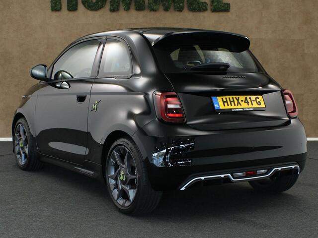 Fiat 500 ABARTH 42 kWh - APPLE CARPLAY/ANDROID AUTO - CRUISE CONTROL - NAVIGATIE FULL MAP - LICHTMETALEN VELGEN 17 INCH - KEYLESS START - PARKEERSENSOREN ACHTER -