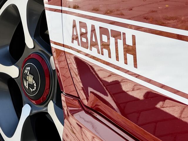 Fiat 500 ABARTH 1.4 T-Jet 595 Turbo 145 PK | UNIEK 43000 KM | Corsa Pakket | Airco | 17"LM Velgen | Schaal Sport Stoelen | Navigatie | Park Sensors | Uniek!