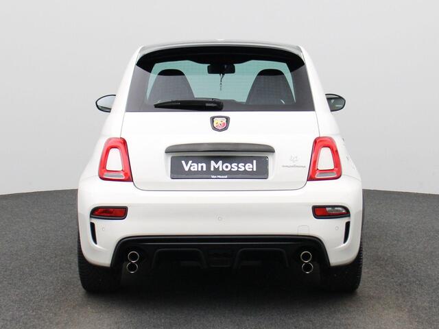Fiat 500 ABARTH 1.4 T-Jet Competizione | Automaat | SABELT Sportstoelen | Apple Carplay/Android Auto | Parkeersensoren | Climate Control |