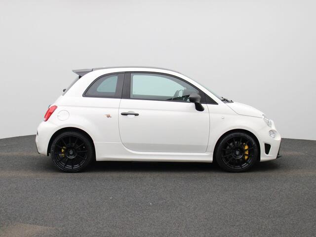 Fiat 500 ABARTH 1.4 T-Jet Competizione | Automaat | SABELT Sportstoelen | Apple Carplay/Android Auto | Parkeersensoren | Climate Control |