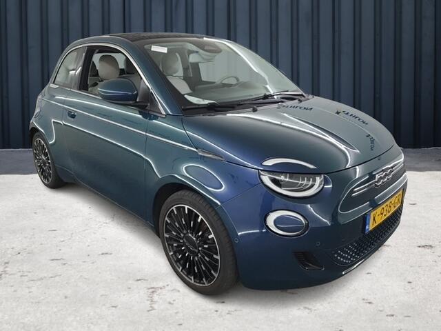 Fiat 500C La Prima 42 kWh (119 PK) (Subsidie Mogelijk) 1e-Eig. Fiat-Dealer-Onderh. BOVAG-Garantie. NL-Auto. Parelmoer, Leer, Elek.-Schuifdak, Navigatie/Apple-Carplay/Android-Auto, Adaptive-Cruisecontrol, Keyless-Entry/Start, Parkeersensoren-V+A, DAB, Lm-Velgen-17I