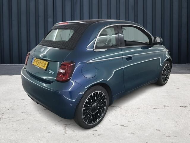 Fiat 500C La Prima 42 kWh (119 PK) (Subsidie Mogelijk) 1e-Eig. Fiat-Dealer-Onderh. BOVAG-Garantie. NL-Auto. Parelmoer, Leer, Elek.-Schuifdak, Navigatie/Apple-Carplay/Android-Auto, Adaptive-Cruisecontrol, Keyless-Entry/Start, Parkeersensoren-V+A, DAB, Lm-Velgen-17I