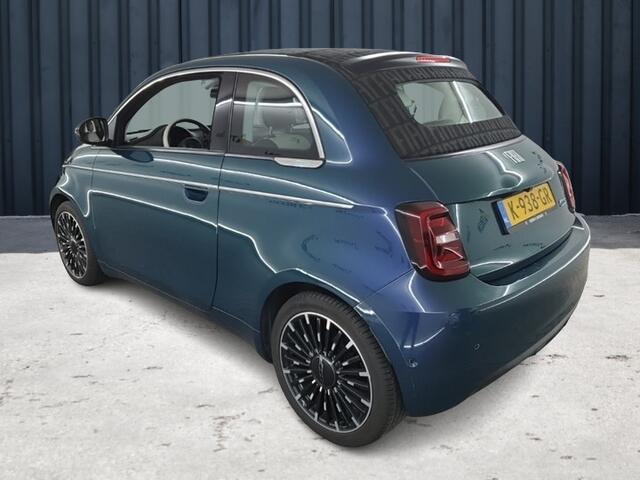 Fiat 500C La Prima 42 kWh (119 PK) (Subsidie Mogelijk) 1e-Eig. Fiat-Dealer-Onderh. BOVAG-Garantie. NL-Auto. Parelmoer, Leer, Elek.-Schuifdak, Navigatie/Apple-Carplay/Android-Auto, Adaptive-Cruisecontrol, Keyless-Entry/Start, Parkeersensoren-V+A, DAB, Lm-Velgen-17I