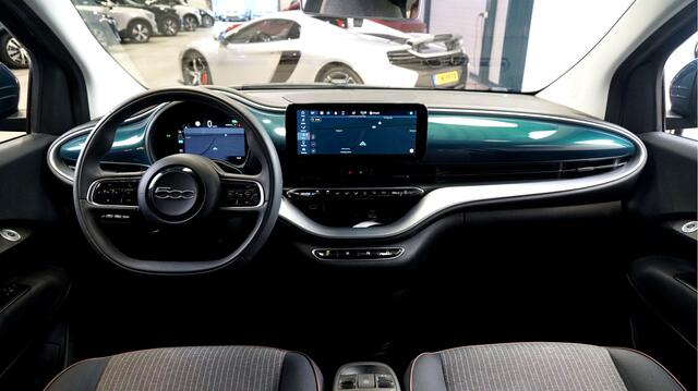 Fiat 500C Icon 42 kWh CABRIODAK ELEKTRISCH + NAVI KLEUR + CLIMA + CRUISE + LANE ASSIST + NAVI GROOT SCHERM + APPLE CARPLAY/ANDROID AUTO + BLUETOOTH + KEYLESS ENTRY&GO + PARKSENSOREN + 16" LM-VELGEN!!