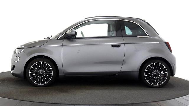 Fiat 500C La Prima 42 kWh NAVI KLEUR + CABRIODAK ELEKTRISCH + LEER + CLIMA + ADAPT.CRUISE + LANE ASSIST + CAMERA + STOELVERWARMING + APPLE CARPLAY/ANDROID AUTO + KEYLESS ENTRY&GO + PARKSENSOREN V&A + 17" LM-VELGEN!!